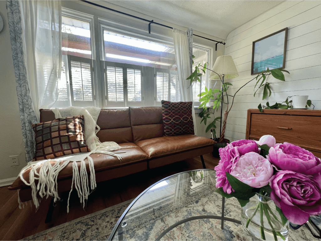 Comfortable seating area in an aja Behavioral counseling office